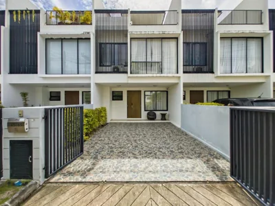 Townhouse in Laguna Park – Photos 9